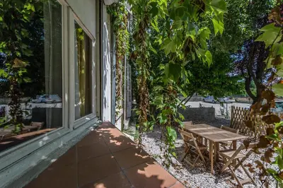 Jardin de l'établissement Appartement aux remparts des Hospices