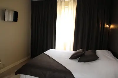 Un ou plusieurs lits dans un hébergement de l'établissement Hôtel du Lion d'OR