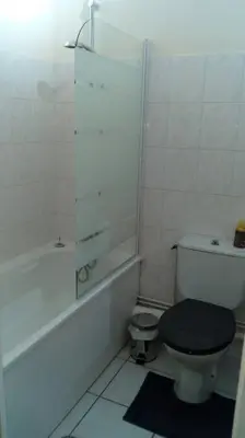 Salle de bains dans l'établissement Le Jim : Rue Musette