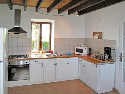 Cuisine ou kitchenette dans l'établissement Holiday Home Les Brûles by Interhome