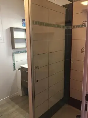 Salle de bains dans l'établissement chalet des planchettes