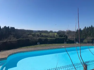 Piscine de l'établissement chalet des planchettes ou située à proximité