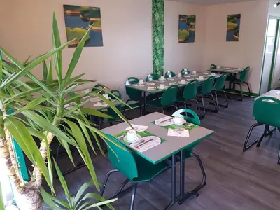 Restaurant ou autre lieu de restauration dans l'établissement FASTHOTEL A Dijon