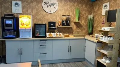 Cuisine ou kitchenette dans l'établissement FASTHOTEL A Dijon