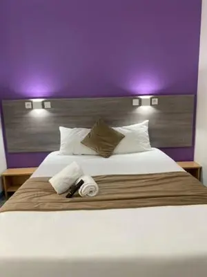 Un ou plusieurs lits dans un hébergement de l'établissement FASTHOTEL A Dijon
