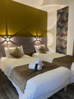 Un ou plusieurs lits dans un hébergement de l'établissement FASTHOTEL A Dijon