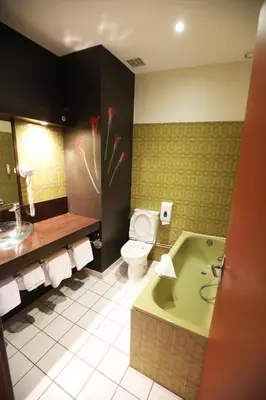 Salle de bains dans l'établissement Logis Le Bourguignon