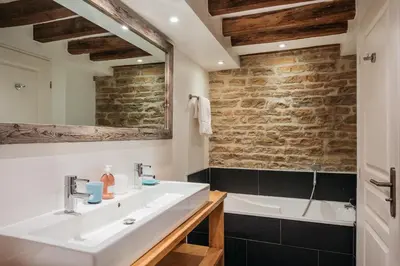 Salle de bains dans l'établissement Le Clos du Colombier 1817 Vignes & Spa