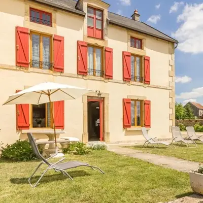 Maison chaleureuse à Éringes avec jardin et parking inclus