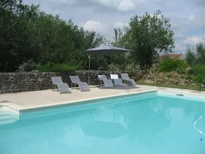 Piscine de l'établissement Gite Le Village ou située à proximité