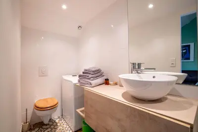 Salle de bains dans l'établissement L'Escale de Jules et Lily