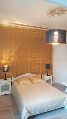 Un ou plusieurs lits dans un hébergement de l'établissement Luxury Suite lilas 3
