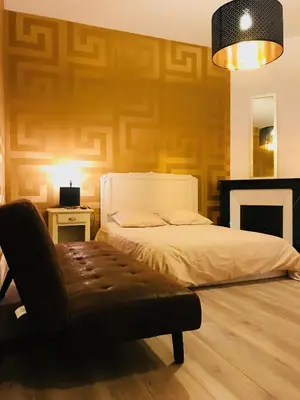 Un ou plusieurs lits dans un hébergement de l'établissement Luxury Suite Lilas 2