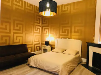 Un ou plusieurs lits dans un hébergement de l'établissement Luxury Suite Lilas 2