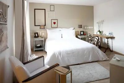 Un ou plusieurs lits dans un hébergement de l'établissement Auberge Du Paradis