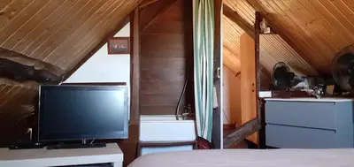 Télévision ou salle de divertissement dans l'établissement Au verger de Marcilly