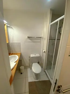 Salle de bains dans l'établissement Hôtel Le Chambellan