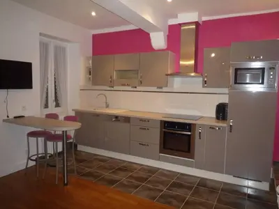 Cuisine ou kitchenette dans l'établissement TOURNUS Belle maison vue sur Saône