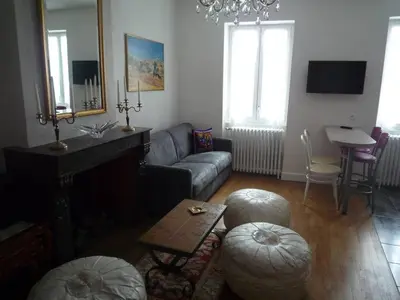 Télévision ou salle de divertissement dans l'établissement TOURNUS Belle maison vue sur Saône