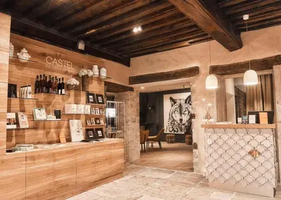 Boissons dans l'établissement Castel de Très Girard - Hotel & Restaurant - Teritoria