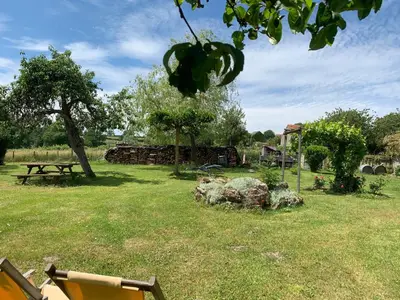 Jardin de l'établissement CHAMBRES D' HOTES LA LISON