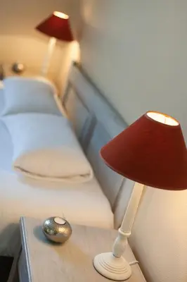 Coin salon dans l'établissement Le Corbeau
