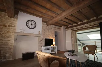 Télévision ou salle de divertissement dans l'établissement Gîte 