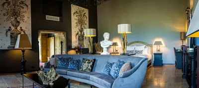 Coin salon dans l'établissement Domaine de Rymska & Spa - Relais & Châteaux