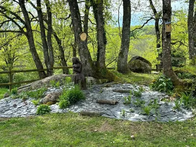 Jardin de l'établissement Maison charmante au cœur d'Alligny-en-Morvan avec vue