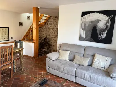 Coin salon dans l'établissement Maison charmante au cœur d'Alligny-en-Morvan avec vue