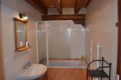 Salle de bains dans l'établissement Chambres d'Hôtes Le Moulin à Epices