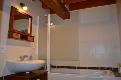Salle de bains dans l'établissement Chambres d'Hôtes Le Moulin à Epices