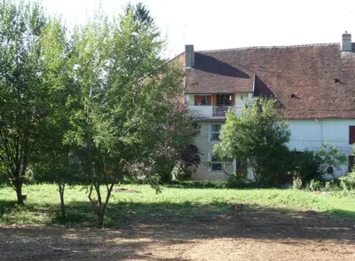 Jardin de l'établissement 2 chambres d'hôtes privées louées séparément avec communs à partager