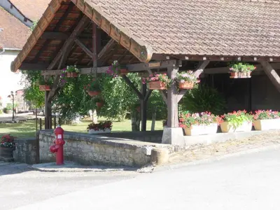 Jardin de l'établissement 2 chambres d'hôtes privées louées séparément avec communs à partager