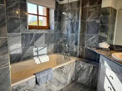 Salle de bains dans l'établissement Hotel Le Manasses