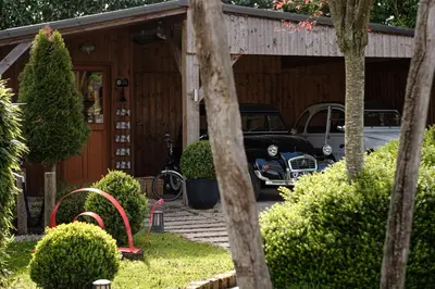 Jardin de l'établissement Le Domaine des Prés Verts Suites & Chambres avec Jacuzzi Privatif