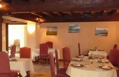 Coin salon dans l'établissement Moulin de Bourgchateau
