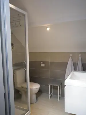 Salle de bains dans l'établissement Le Cèdre enchanté