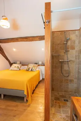 Un ou plusieurs lits dans un hébergement de l'établissement Maison le Village - Maison d’Hôtes