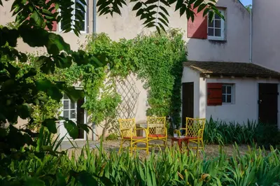 Jardin de l'établissement Maison le Village - Maison d’Hôtes