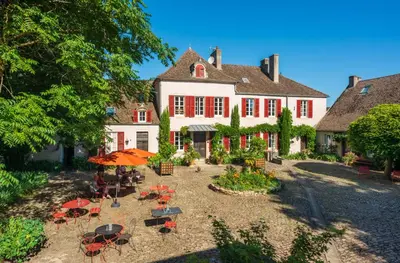 Jardin de l'établissement Maison le Village - Maison d’Hôtes