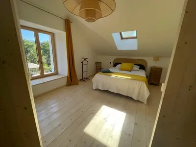 Un ou plusieurs lits dans un hébergement de l'établissement Maison près de la rivière