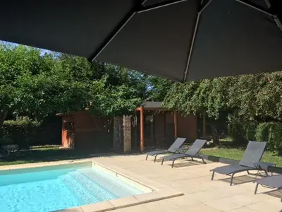 Piscine de l'établissement la Grange de Félicie ou située à proximité