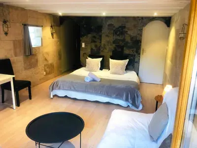 Un ou plusieurs lits dans un hébergement de l'établissement Chambres d'Hôte Dijon Clair de Lune Adults Only