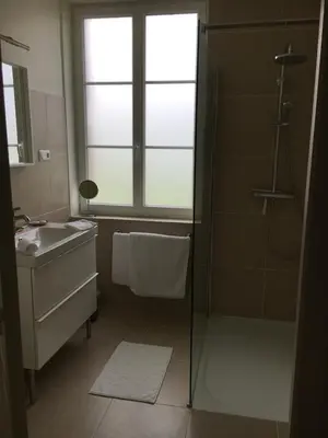 Salle de bains dans l'établissement L'evidence