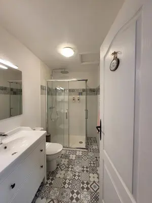 Salle de bains dans l'établissement Les Portails Bleus