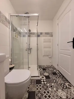 Salle de bains dans l'établissement Les Portails Bleus