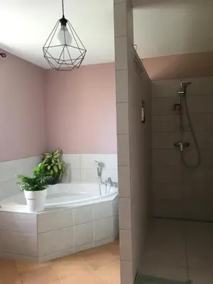 Salle de bains dans l'établissement Le chant des oiseaux