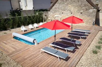 Piscine de l'établissement La Maison des Rugiens ou située à proximité