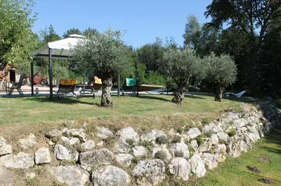 Jardin de l'établissement La Petite Ferme du Marais